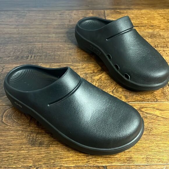Oofos WOMEN'S OOCLOOG CLOG - BLACK, size 9 - Picture 1 of 10